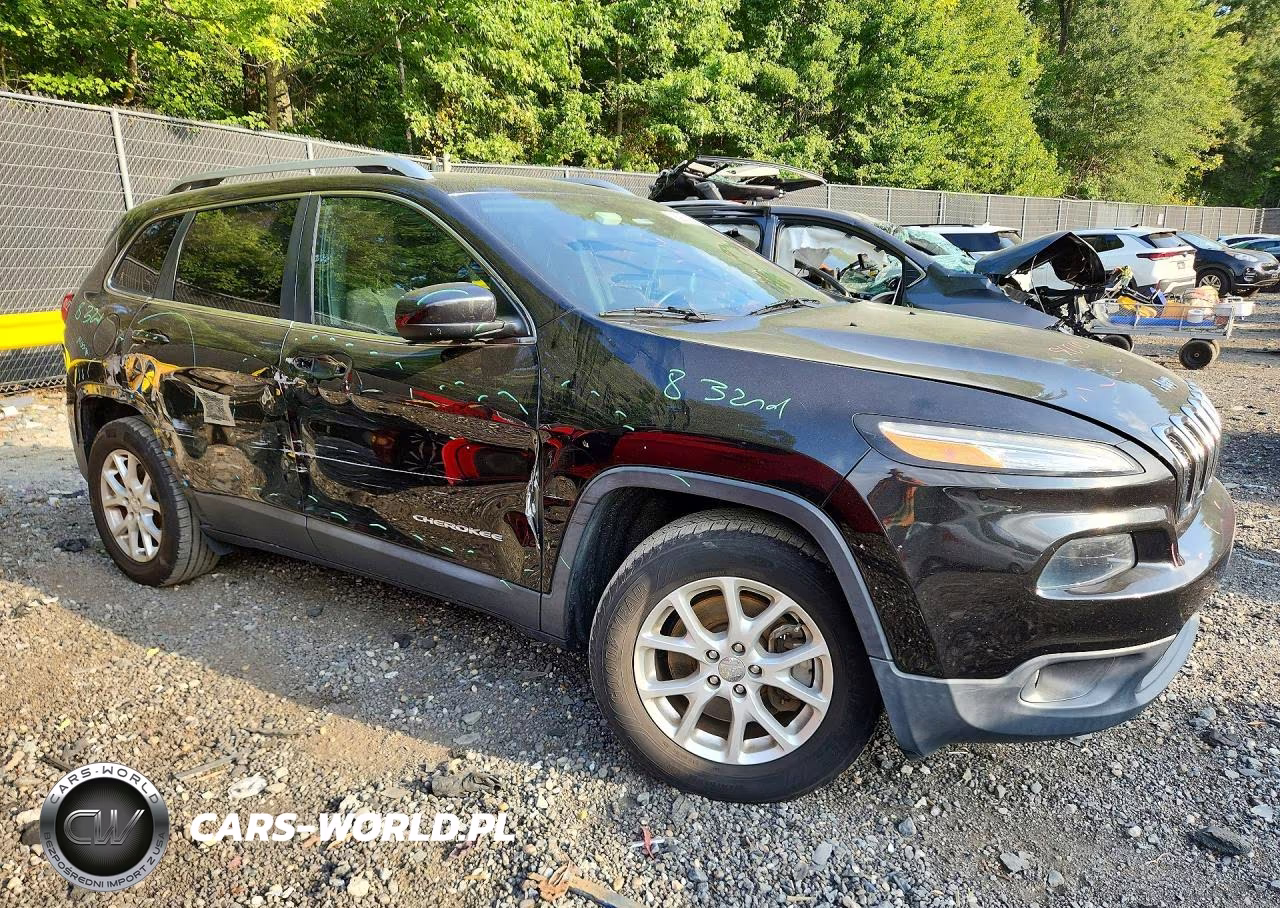 2016 Jeep Cherokee Latitude VIN:1C4PJMCSXGW120590 - 4