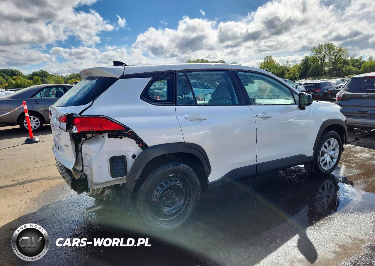 2022 Toyota Corolla Cross L VIN:7MUAAABG8NV011226 - 3