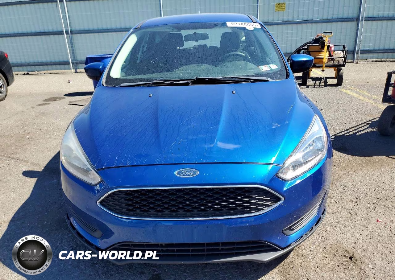 2018 Ford Focus Se VIN:1FADP3K29JL315298 - 5