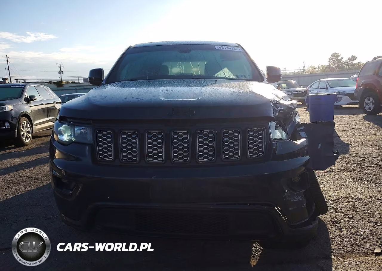 2018 Jeep Grand Cherokee Laredo VIN:1C4RJFAG9JC235936 - 5