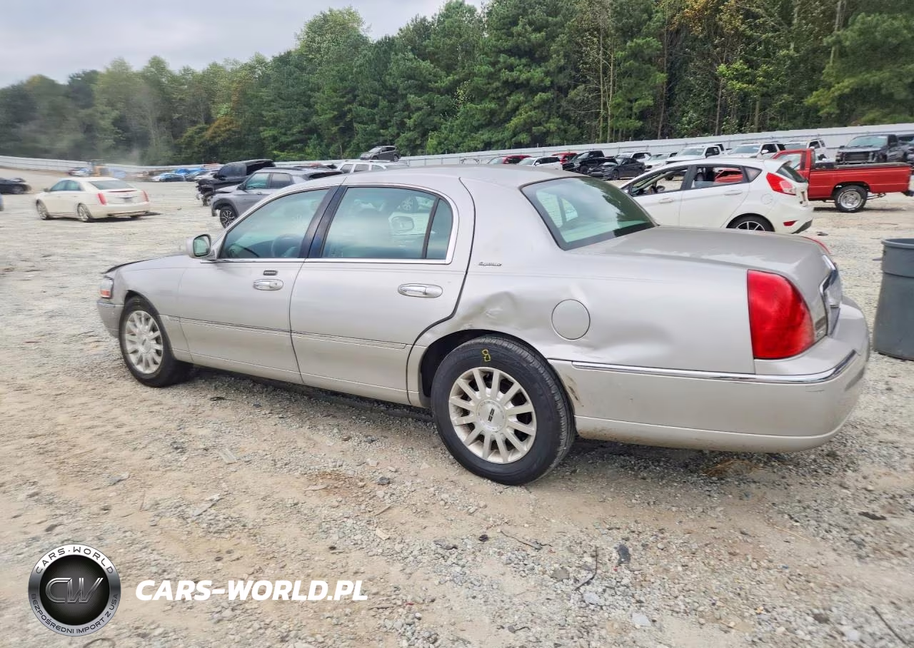 2007 Lincoln Town Car Signature VIN:1LNHM81W07Y631640 - 2