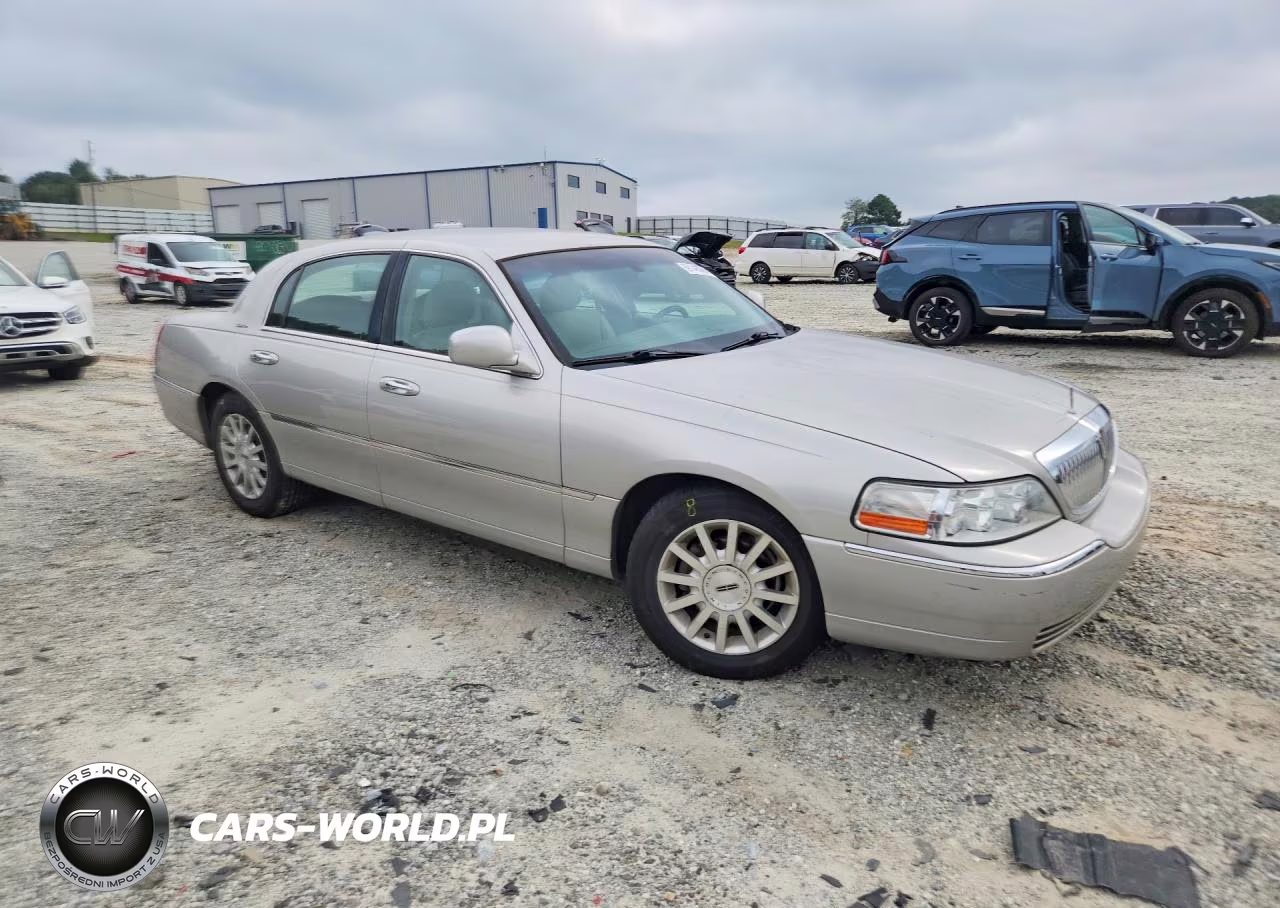 2007 Lincoln Town Car Signature VIN:1LNHM81W07Y631640 - 4