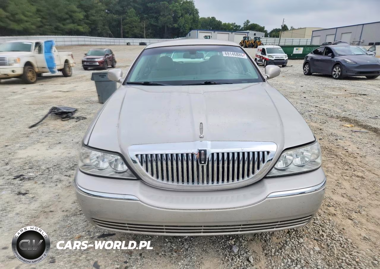 2007 Lincoln Town Car Signature VIN:1LNHM81W07Y631640 - 5