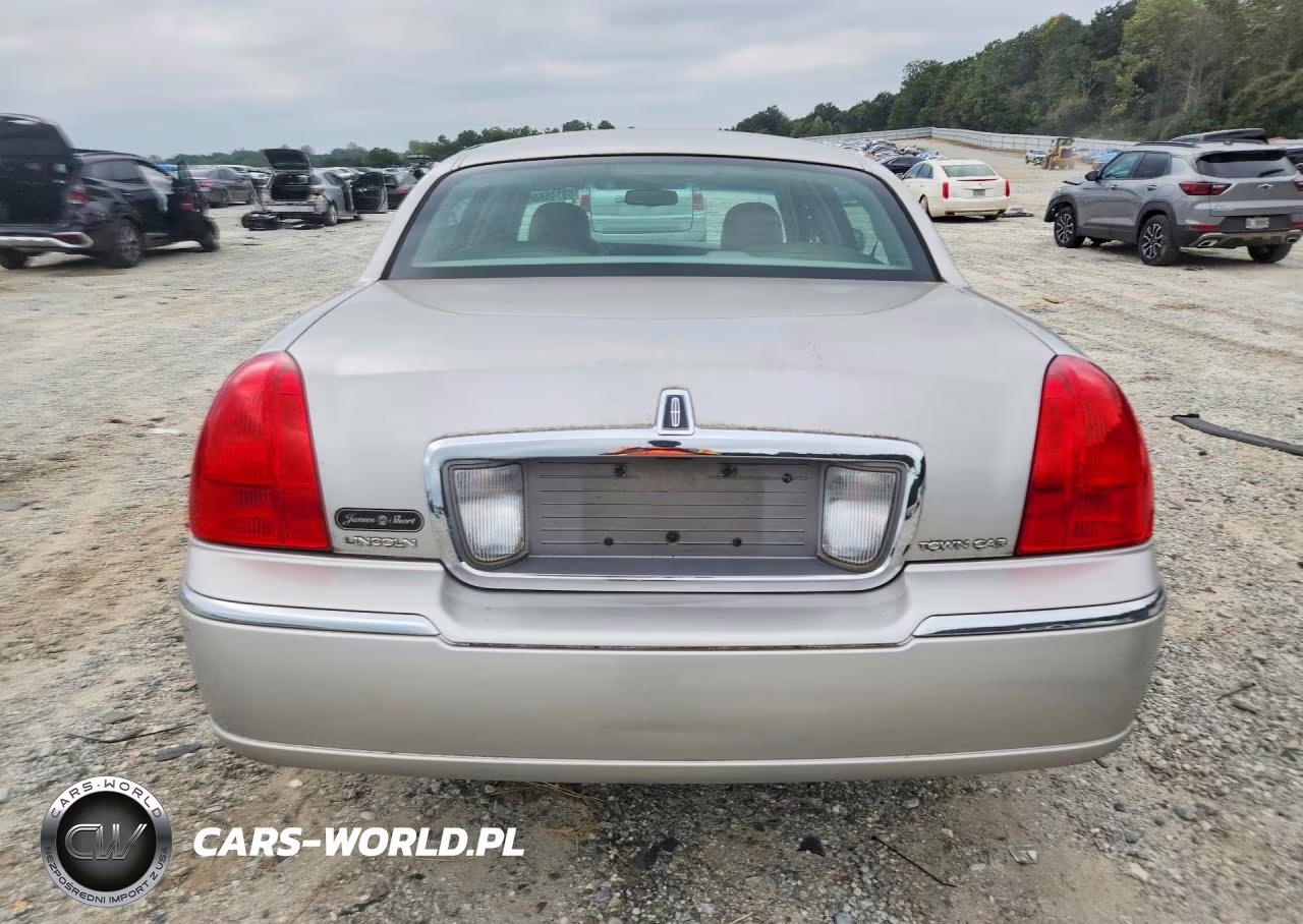 2007 Lincoln Town Car Signature VIN:1LNHM81W07Y631640 - 6