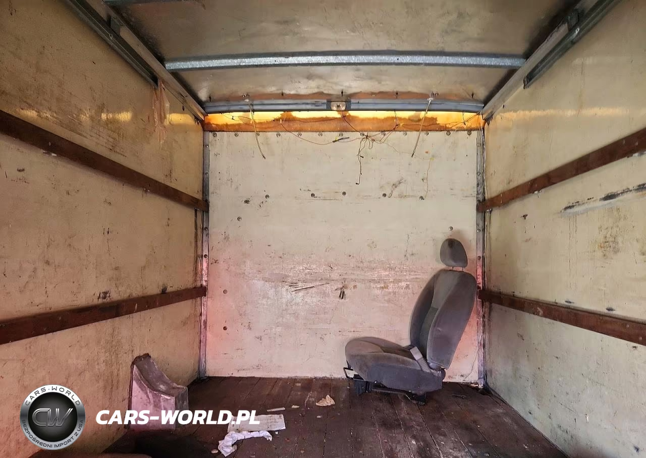 2001 GMC Savana Cutaway G3500 VIN:1GDHG31RX11219598 - 10