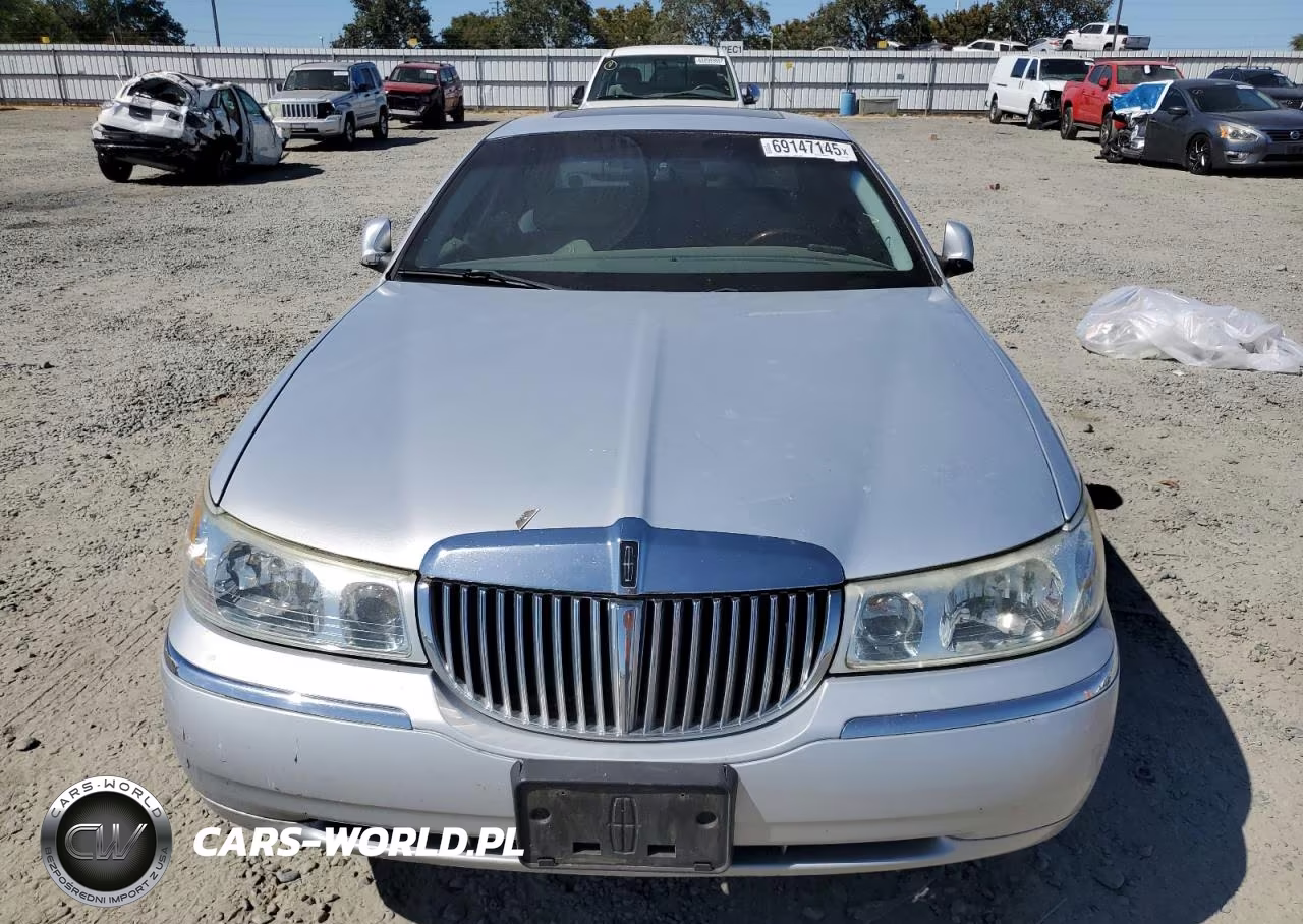 2002 Lincoln Town Car Cartier VIN:1LNHM83W92Y609433 - 5