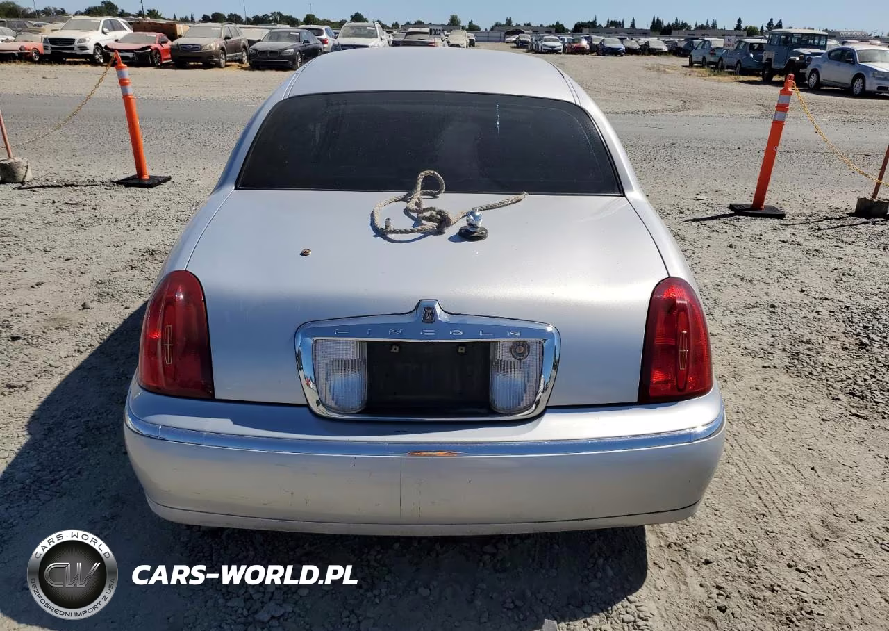 2002 Lincoln Town Car Cartier VIN:1LNHM83W92Y609433 - 6