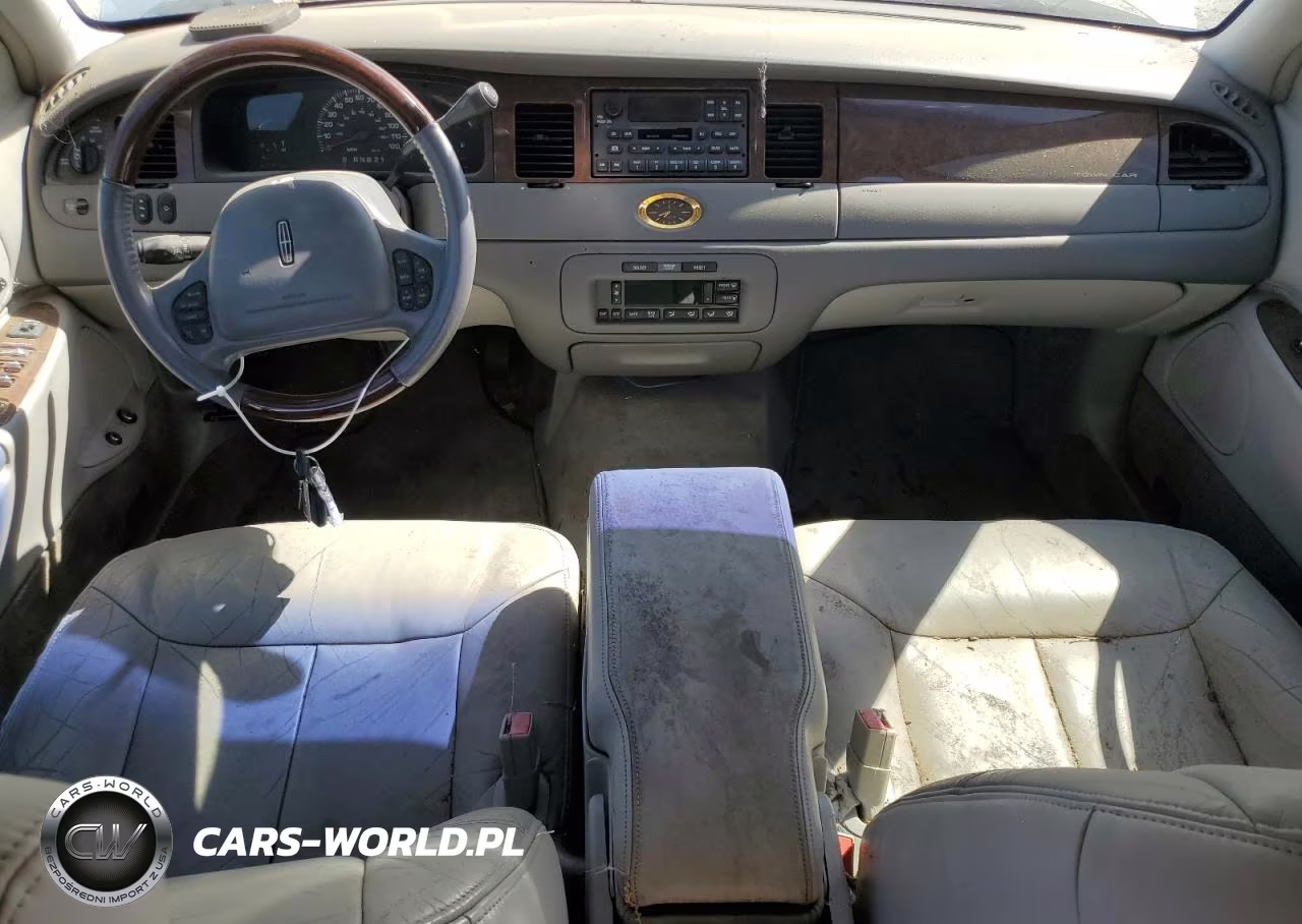 2002 Lincoln Town Car Cartier VIN:1LNHM83W92Y609433 - 8