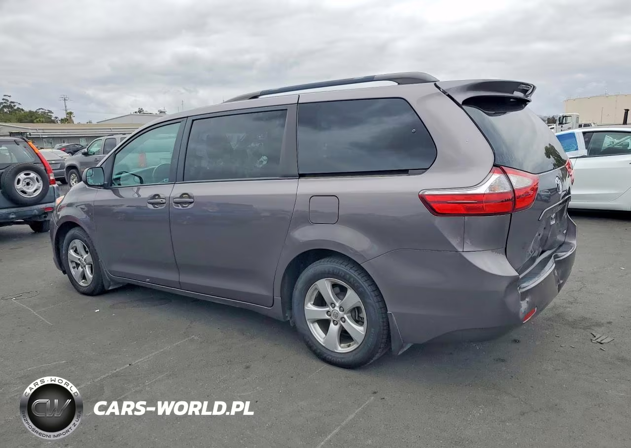 2017 Toyota Sienna Le VIN:5TDKZ3DC2HS776790 - 2