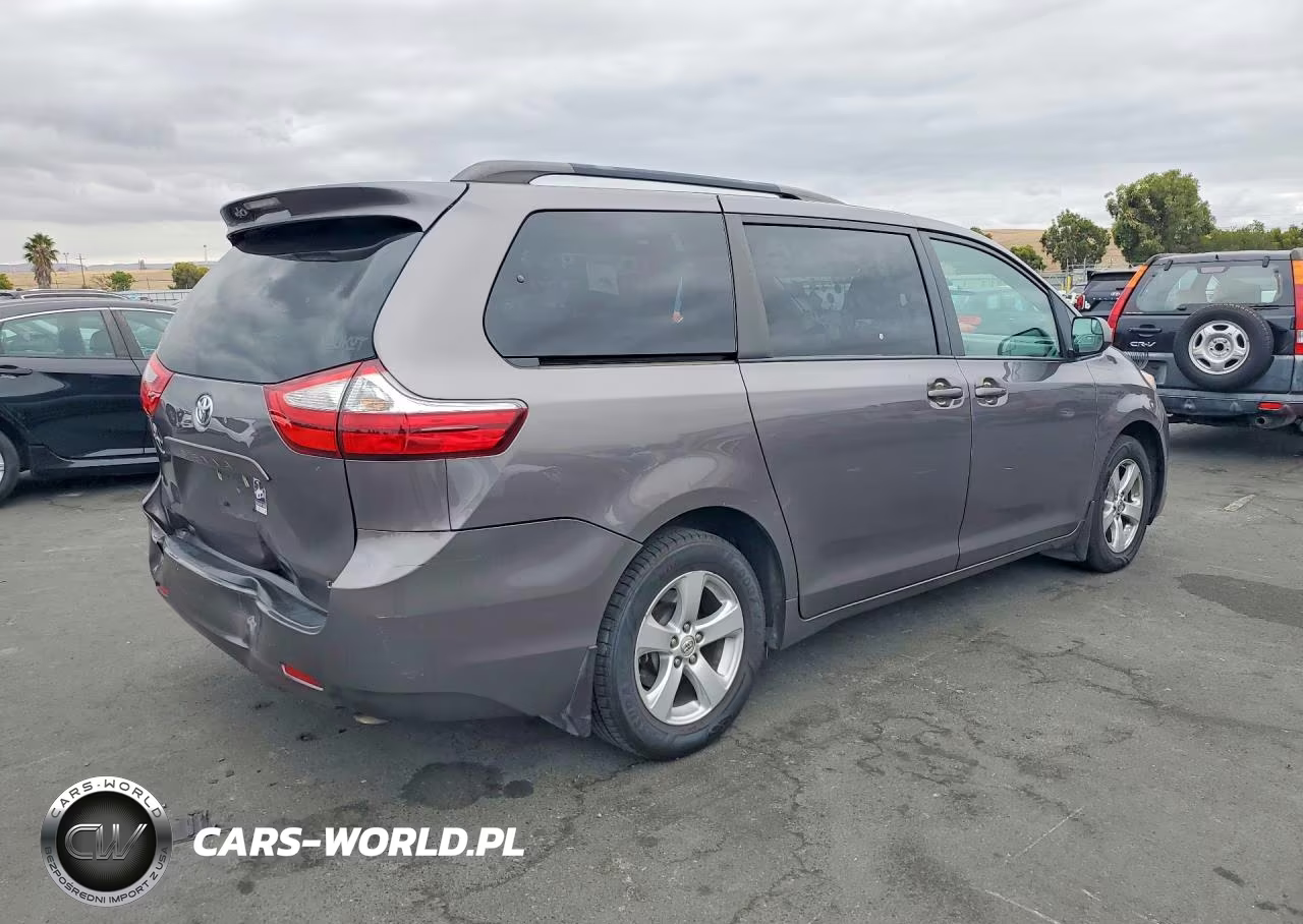 2017 Toyota Sienna Le VIN:5TDKZ3DC2HS776790 - 3