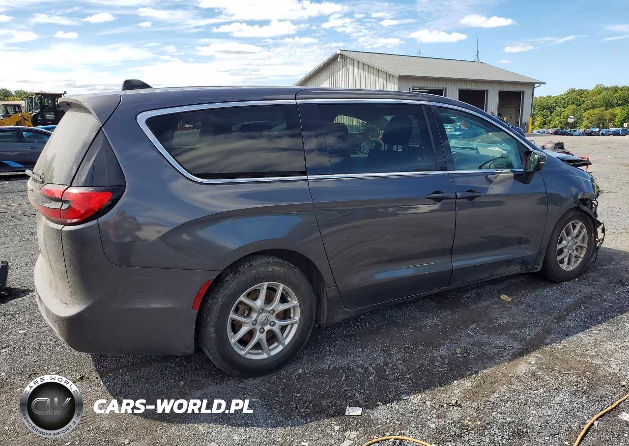 2023 Chrysler Pacifica Touring L VIN:2C4RC1BG2PR531067 - 3