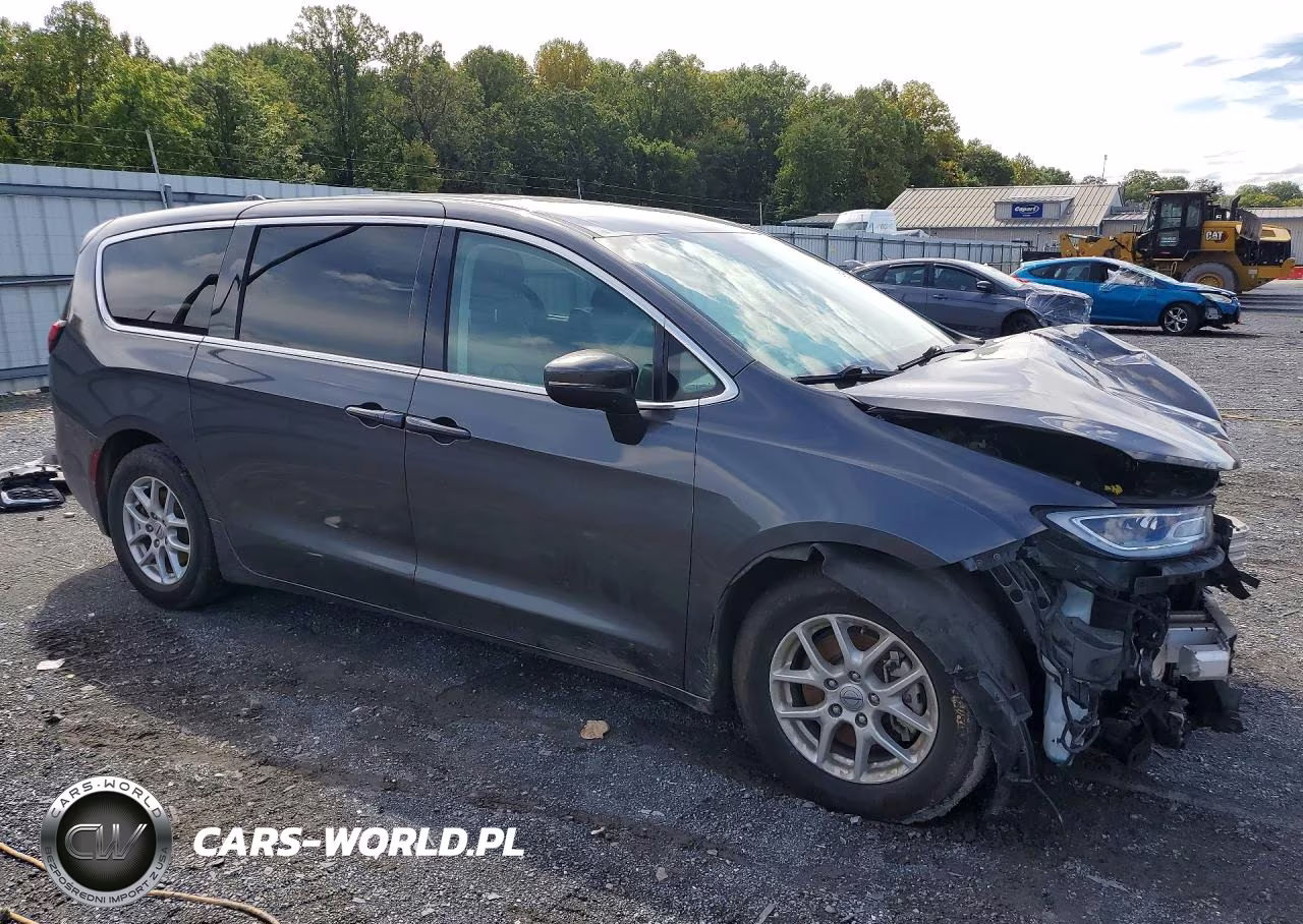 2023 Chrysler Pacifica Touring L VIN:2C4RC1BG2PR531067 - 4
