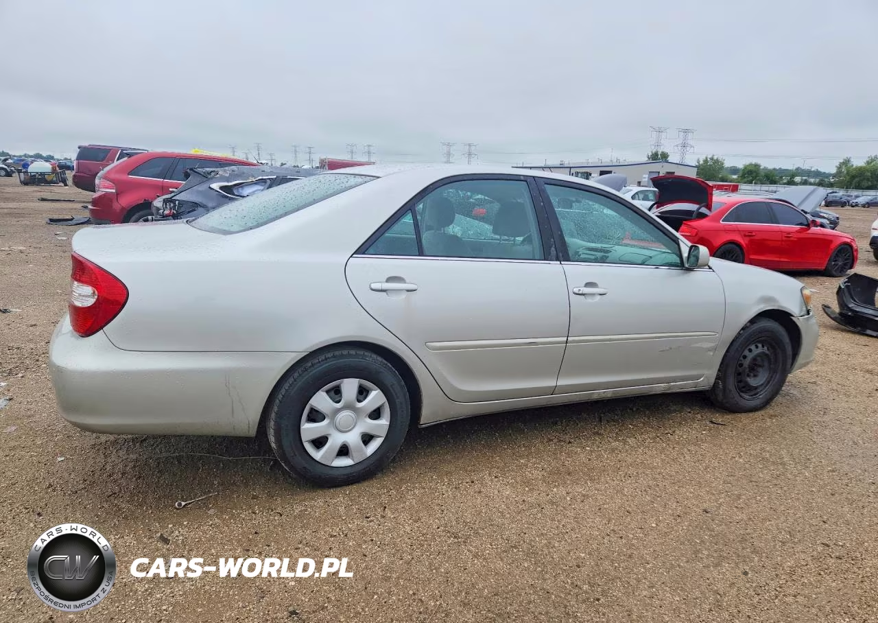 2004 Toyota Camry Le VIN:4T1BE32K84U352747 - 3