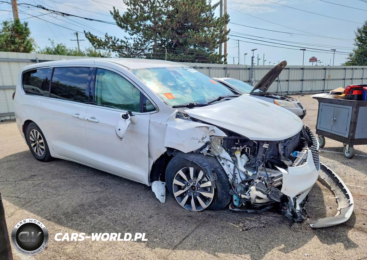 2022 Chrysler Pacifica Hybrid Touring L VIN:2C4RC1L7XNR120981 - 4
