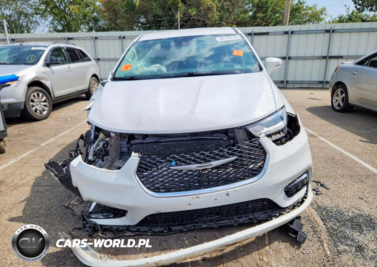 2022 Chrysler Pacifica Hybrid Touring L VIN:2C4RC1L7XNR120981 - 5