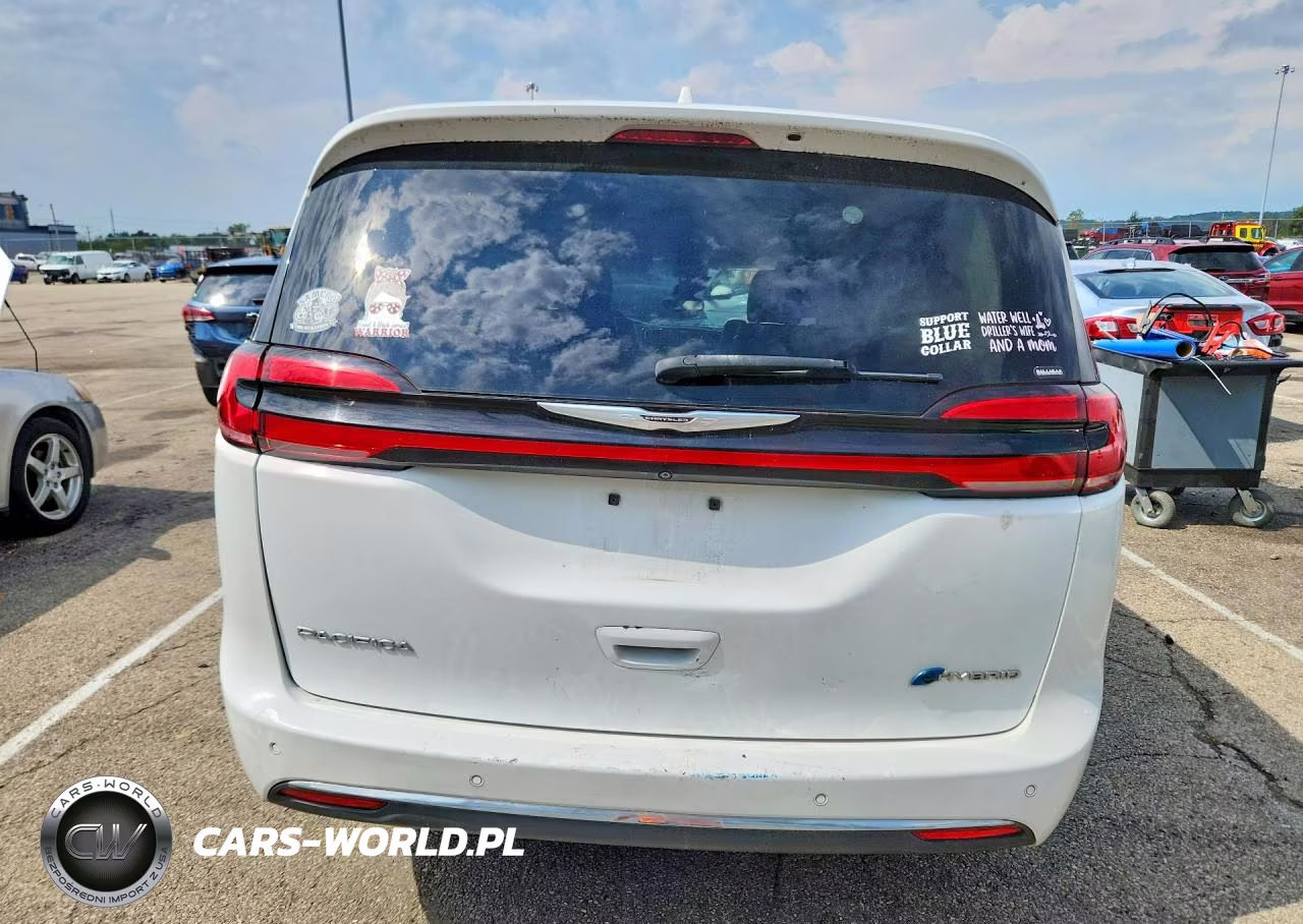 2022 Chrysler Pacifica Hybrid Touring L VIN:2C4RC1L7XNR120981 - 6