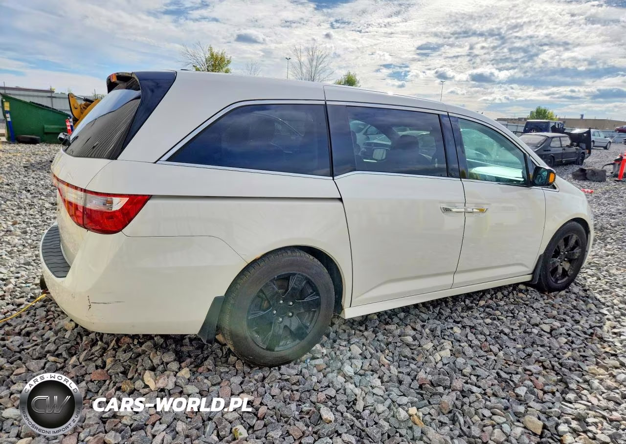 2012 Honda Odyssey Touring VIN:5FNRL5H91CB096838 - 3