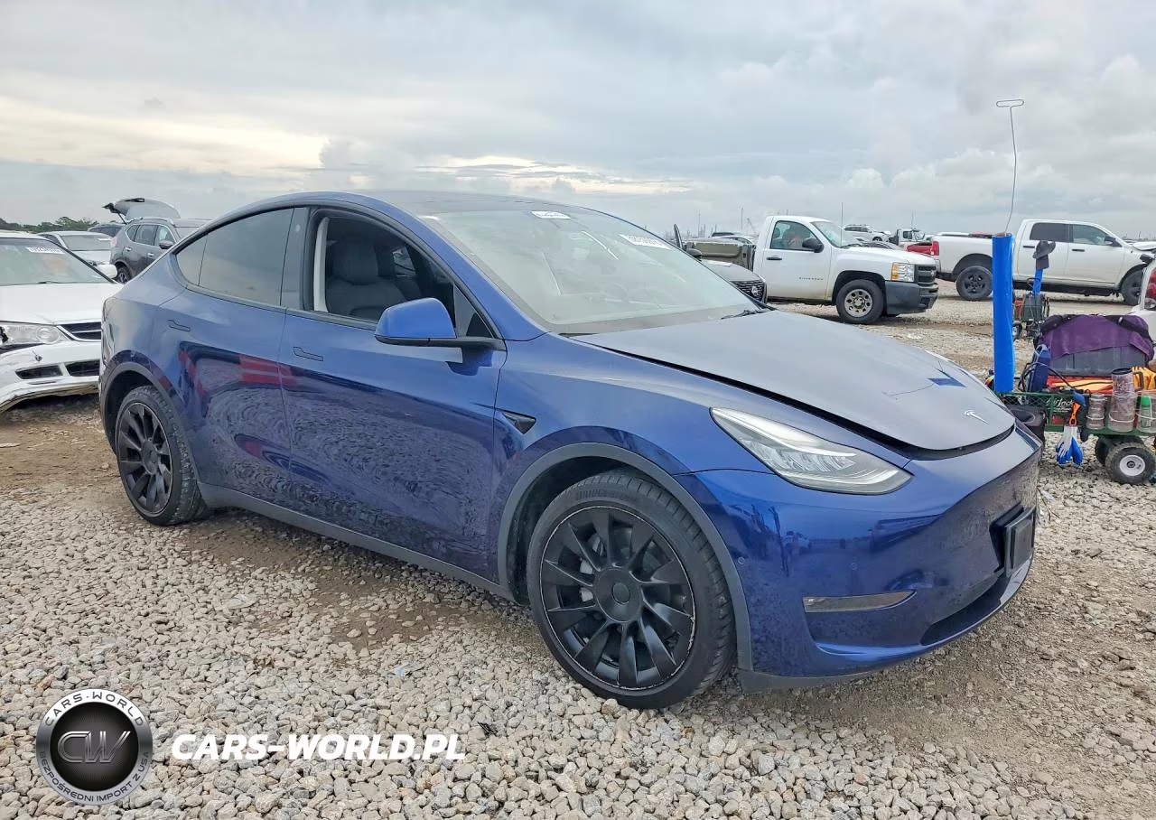 2022 Tesla Model Y VIN:7SAYGDEE2NF480824 - 4