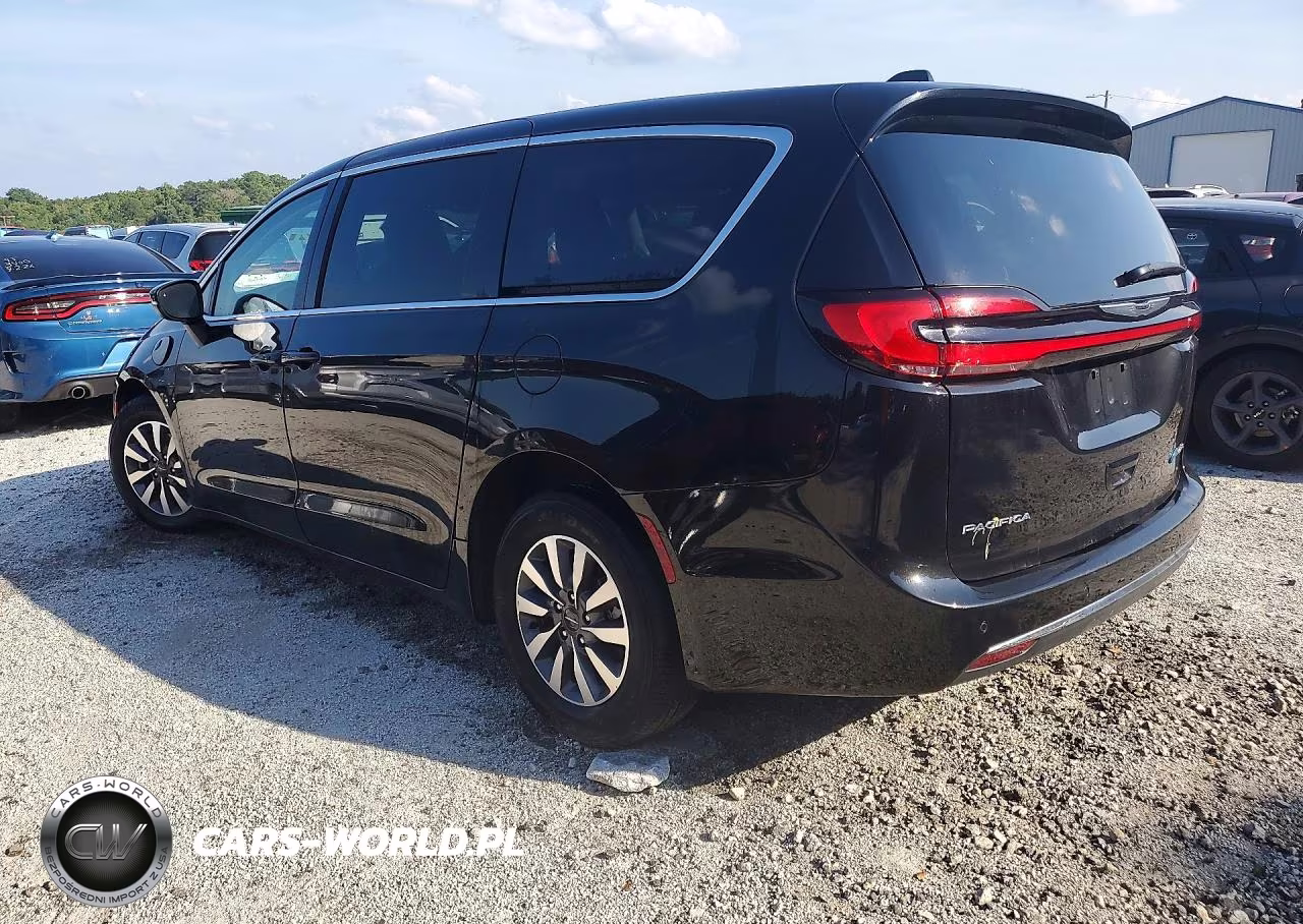 2023 Chrysler Pacifica Hybrid Touring L VIN:2C4RC1L71PR611586 - 2