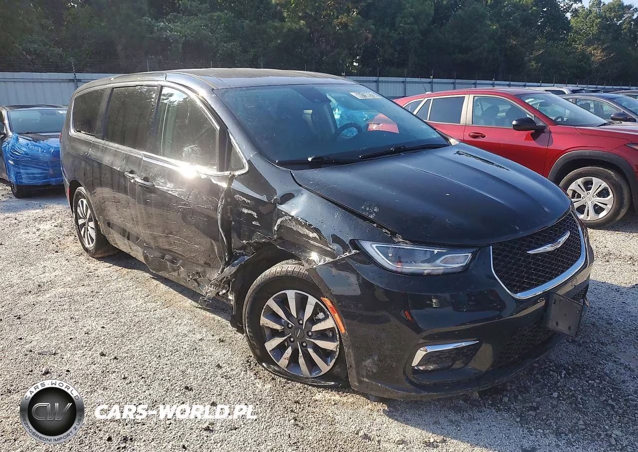 2023 Chrysler Pacifica Hybrid Touring L VIN:2C4RC1L71PR611586 - 4