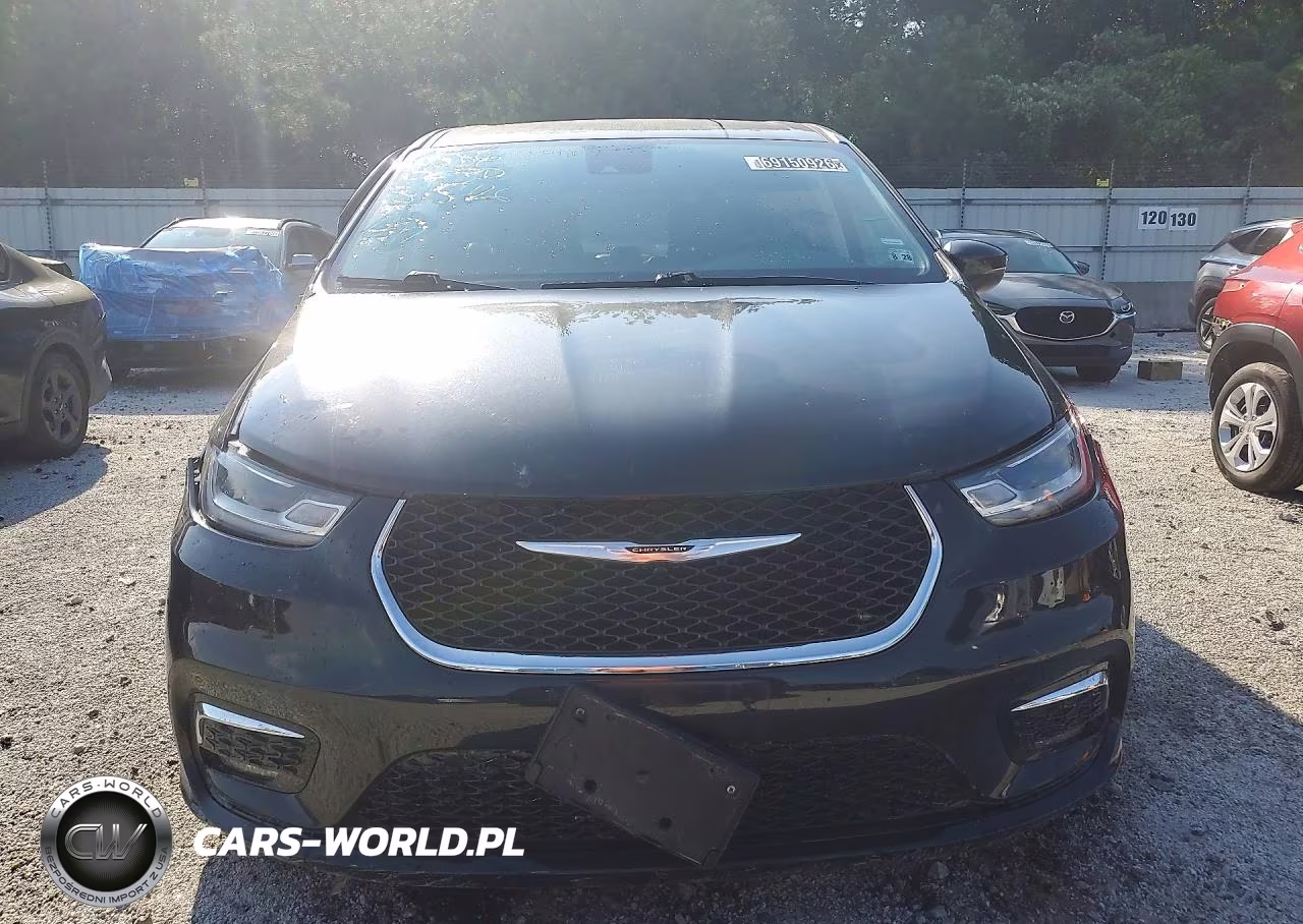 2023 Chrysler Pacifica Hybrid Touring L VIN:2C4RC1L71PR611586 - 5