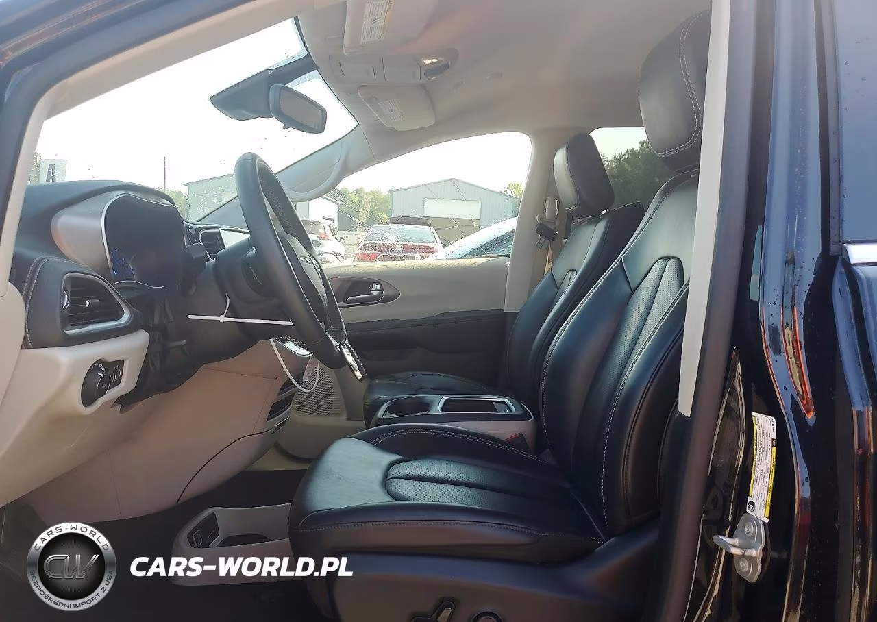 2023 Chrysler Pacifica Hybrid Touring L VIN:2C4RC1L71PR611586 - 7