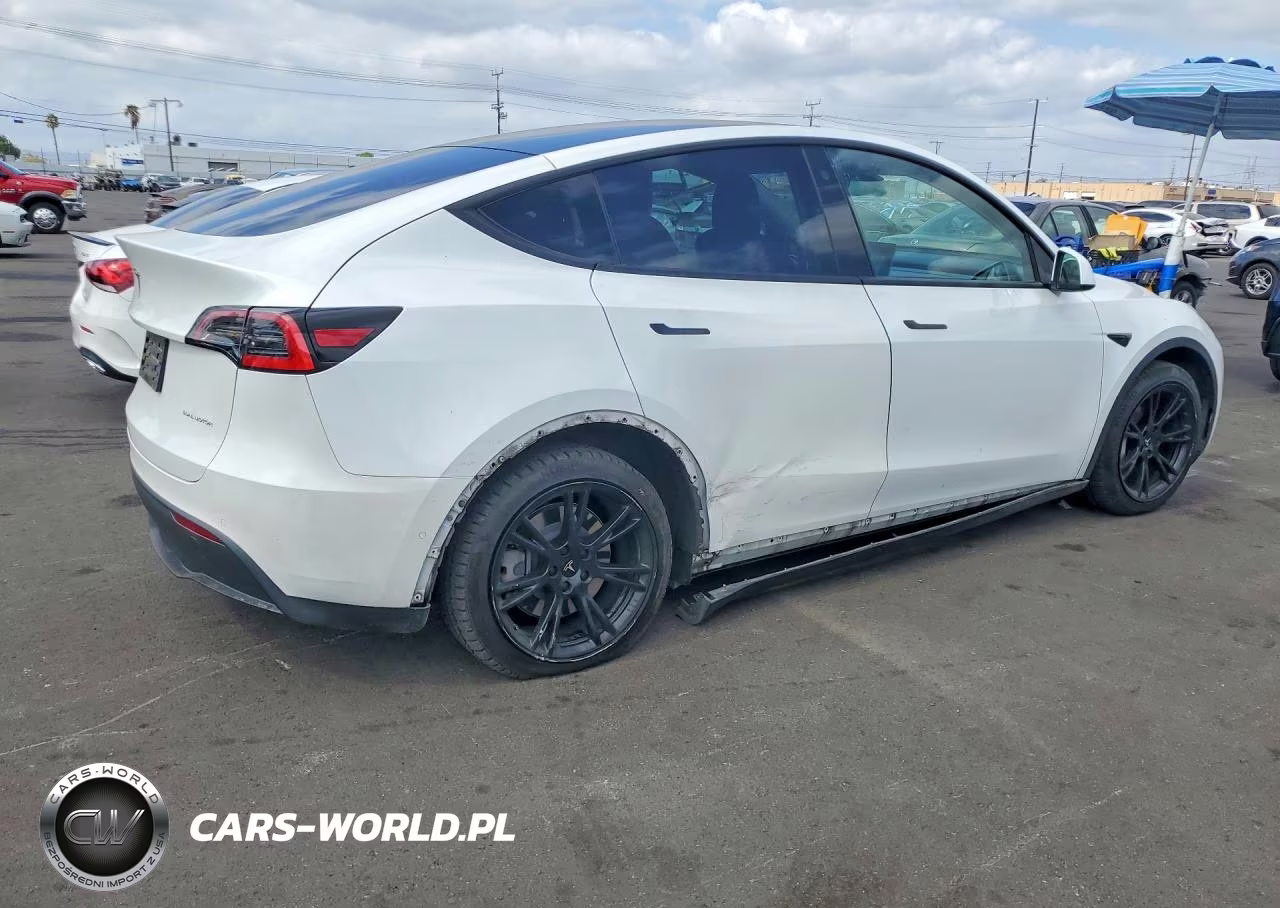 2021 Tesla Model Y VIN:5YJYGDEE8MF077829 - 3