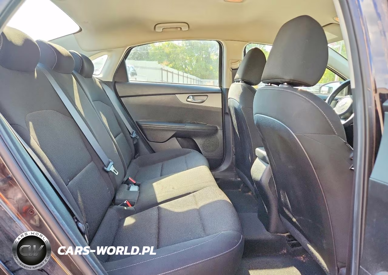 2021 Kia Forte Lxs VIN:3KPF24AD7ME360179 - 10