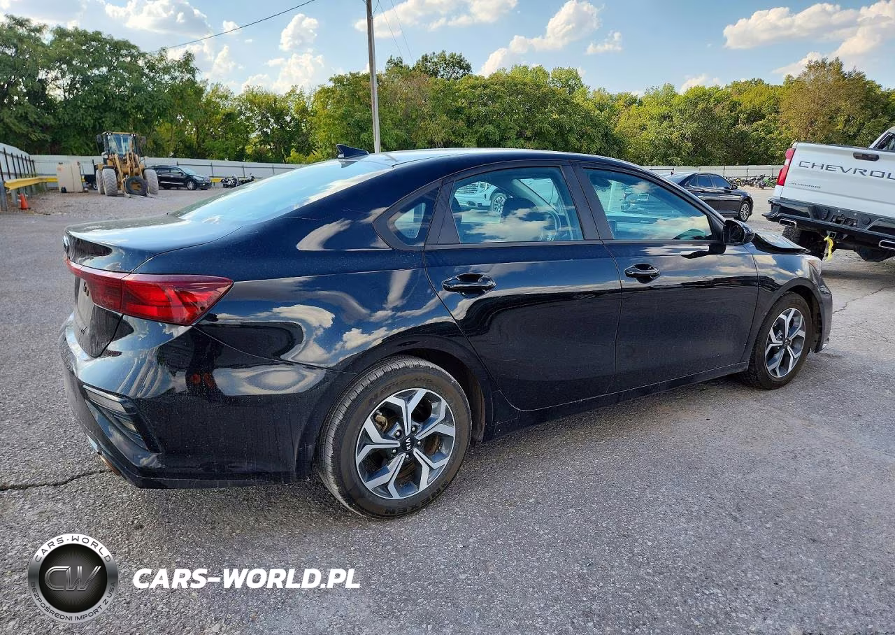 2021 Kia Forte Lxs VIN:3KPF24AD7ME360179 - 3