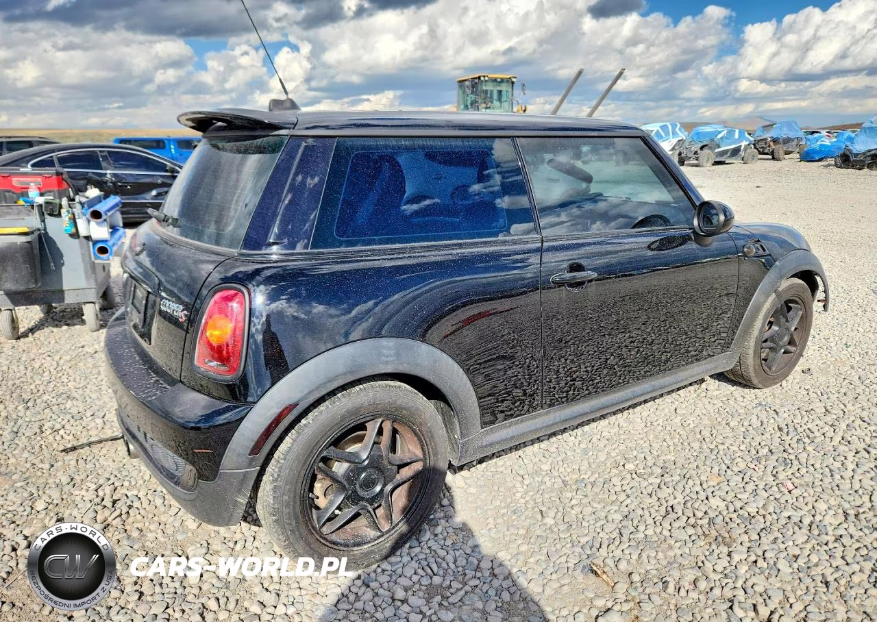 2010 Mini Cooper S VIN:WMWMF7C50ATZ69049 - 3