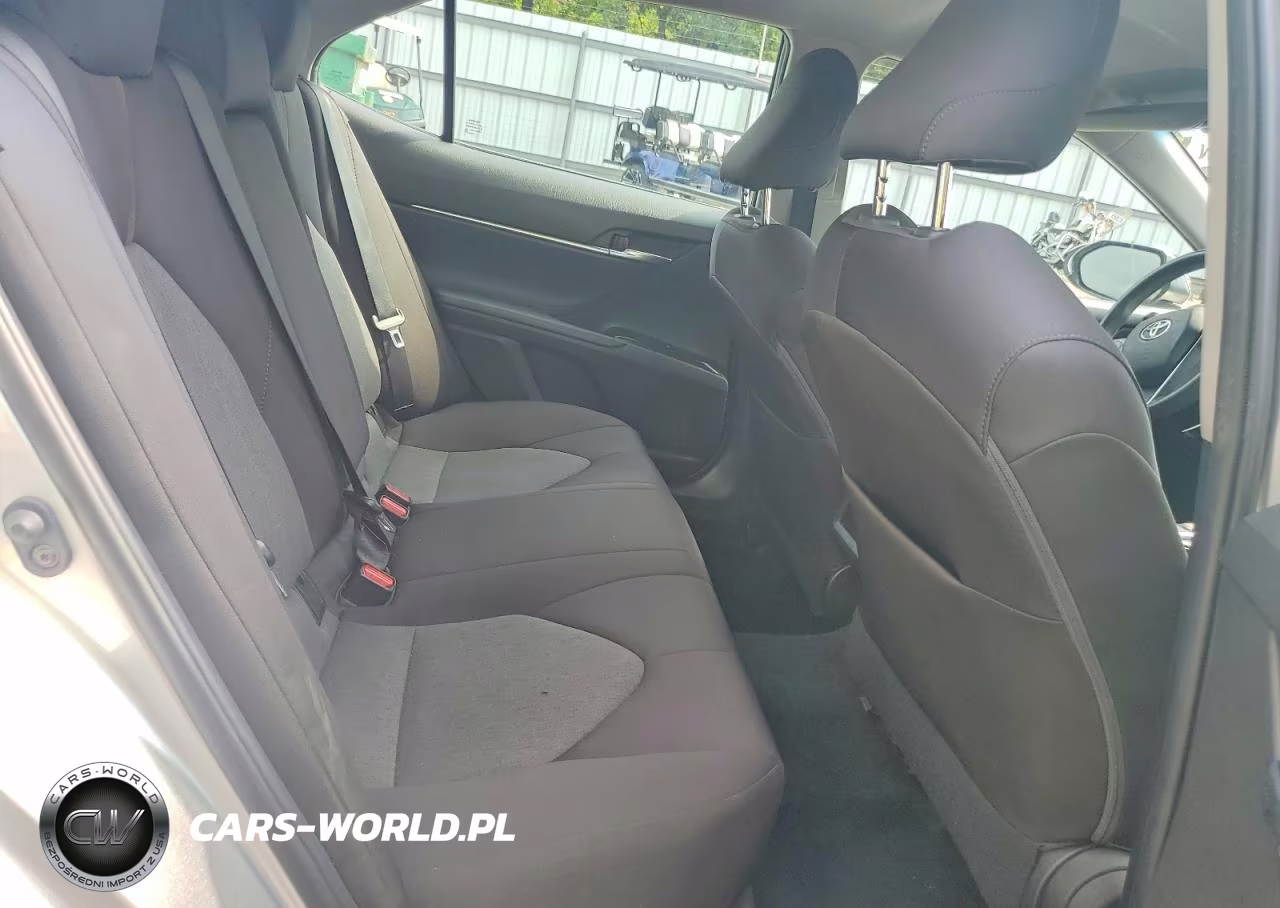 2018 Toyota Camry Le VIN:4T1B11HK9JU619476 - 10