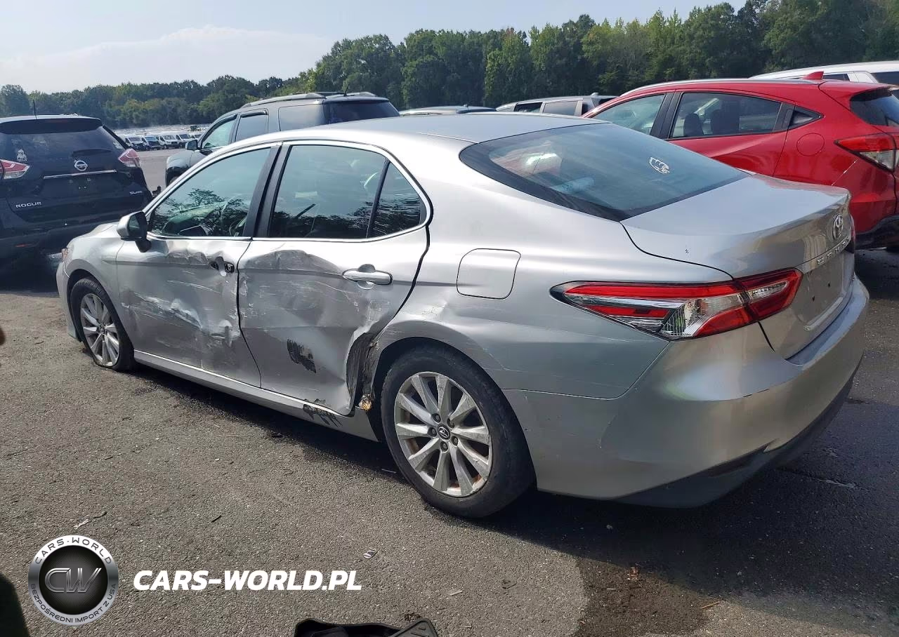 2018 Toyota Camry Le VIN:4T1B11HK9JU619476 - 2