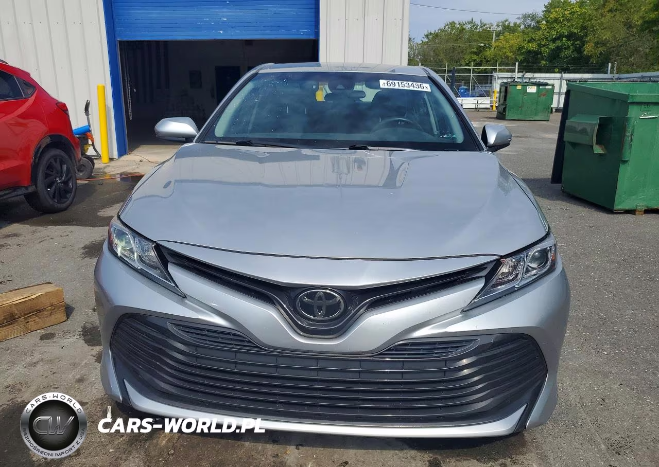 2018 Toyota Camry Le VIN:4T1B11HK9JU619476 - 5