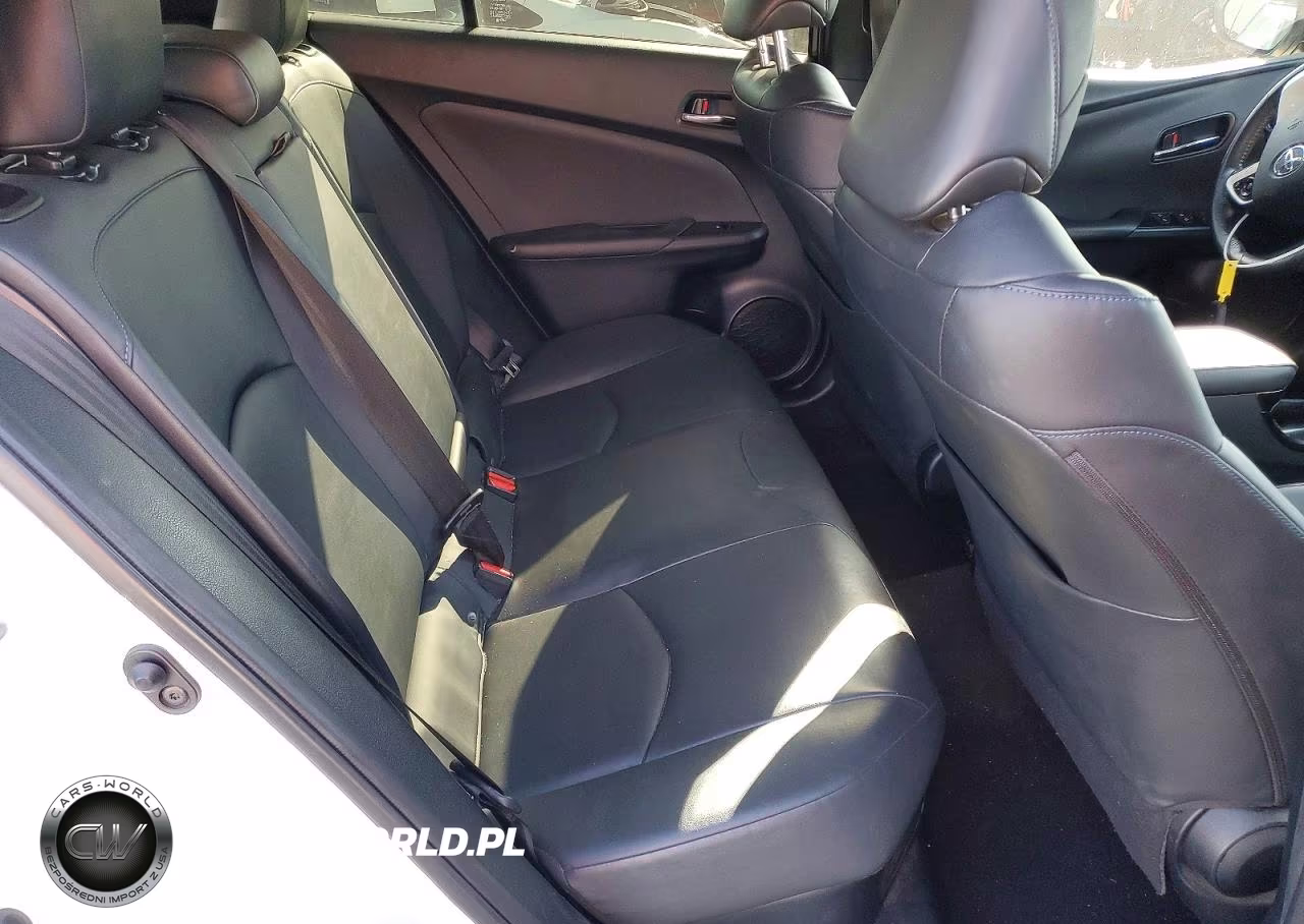 2016 Toyota Prius Four Touring VIN:JTDKARFU3G3018943 - 10