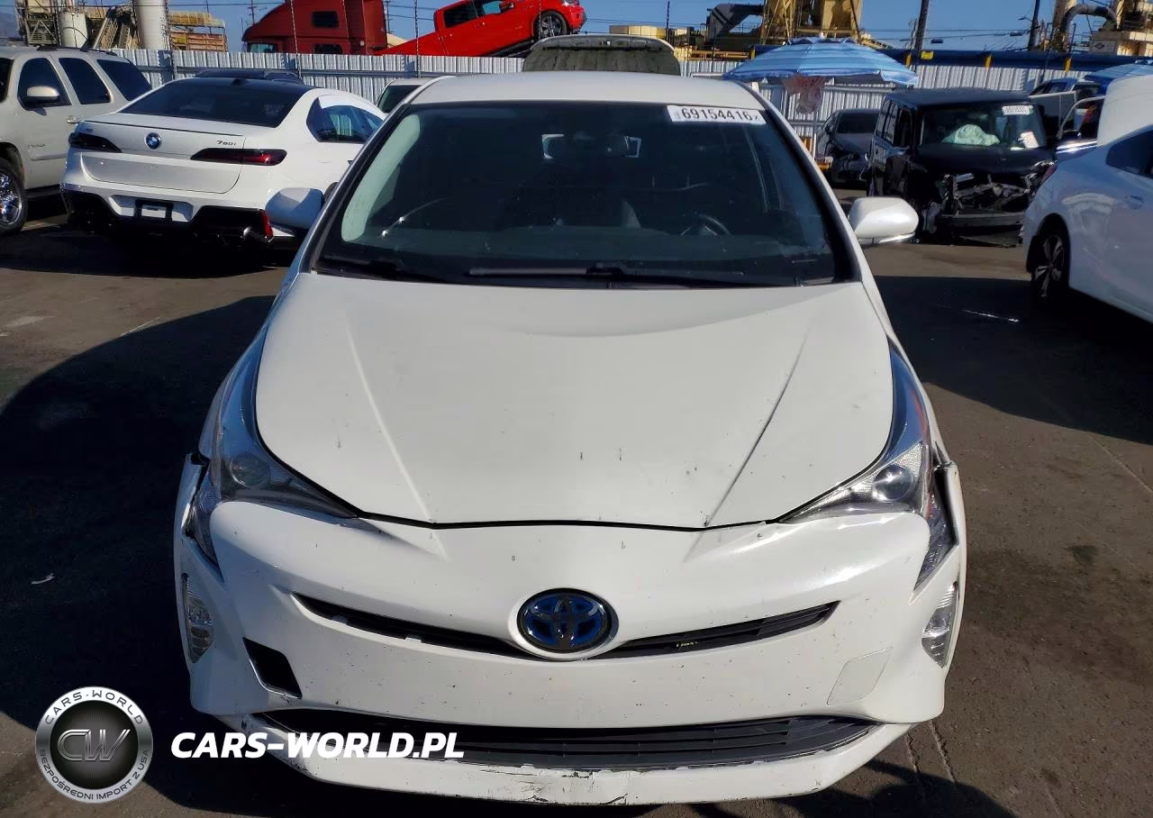 2016 Toyota Prius Four Touring VIN:JTDKARFU3G3018943 - 5