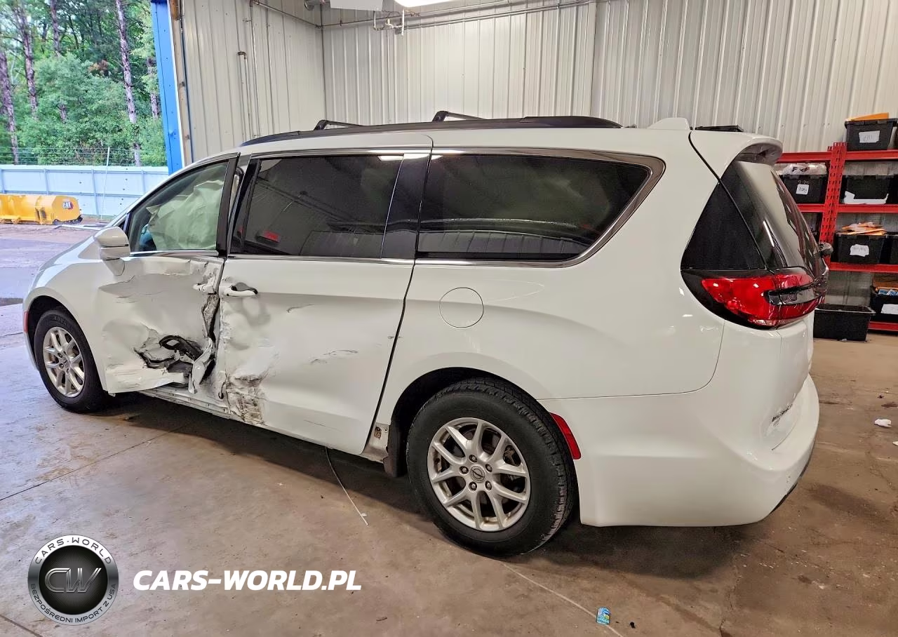 2022 Chrysler Pacifica Touring L VIN:2C4RC1BG2NR147481 - 2