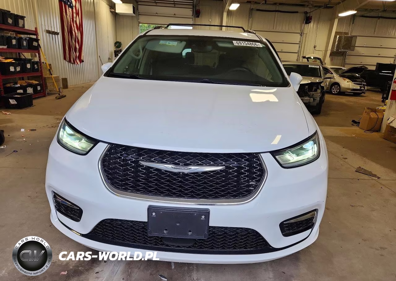 2022 Chrysler Pacifica Touring L VIN:2C4RC1BG2NR147481 - 5