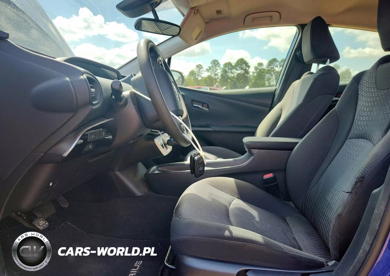 2017 Toyota Prius Two VIN:JTDKBRFU8H3540191 - 7