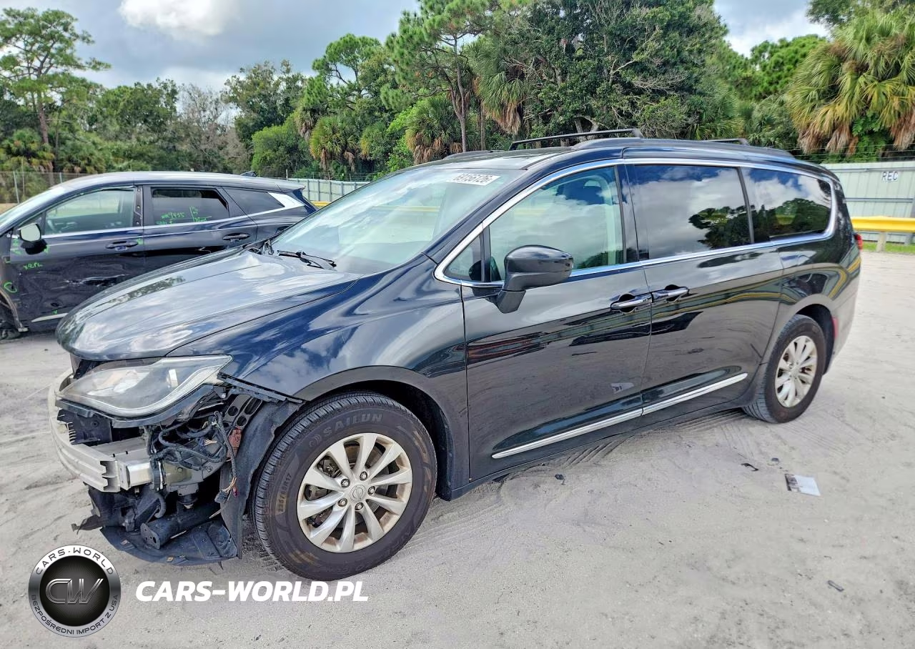 2017 Chrysler Pacifica Touring L – zdjęcie 1 z 14