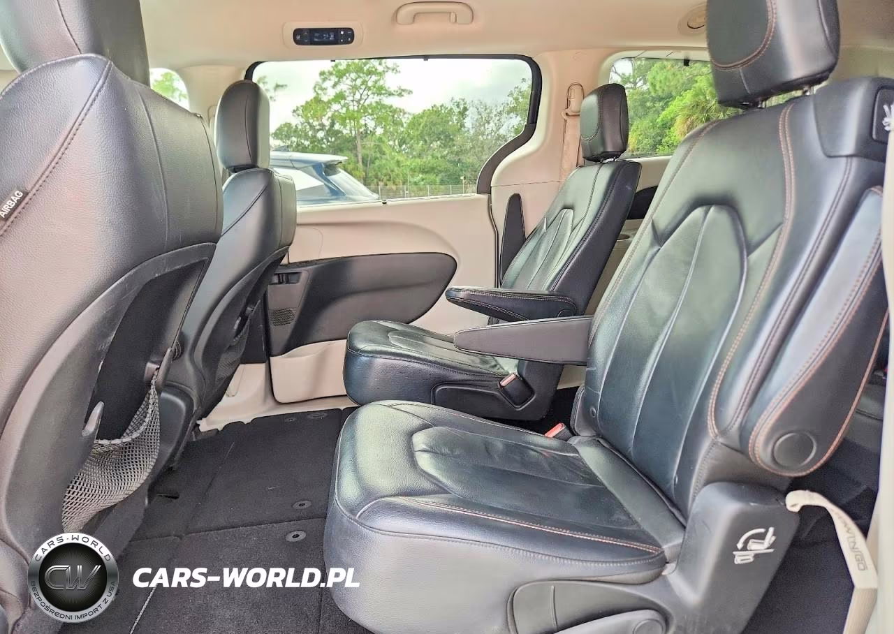 2017 Chrysler Pacifica Touring L VIN:2C4RC1BG1HR803609 - 11
