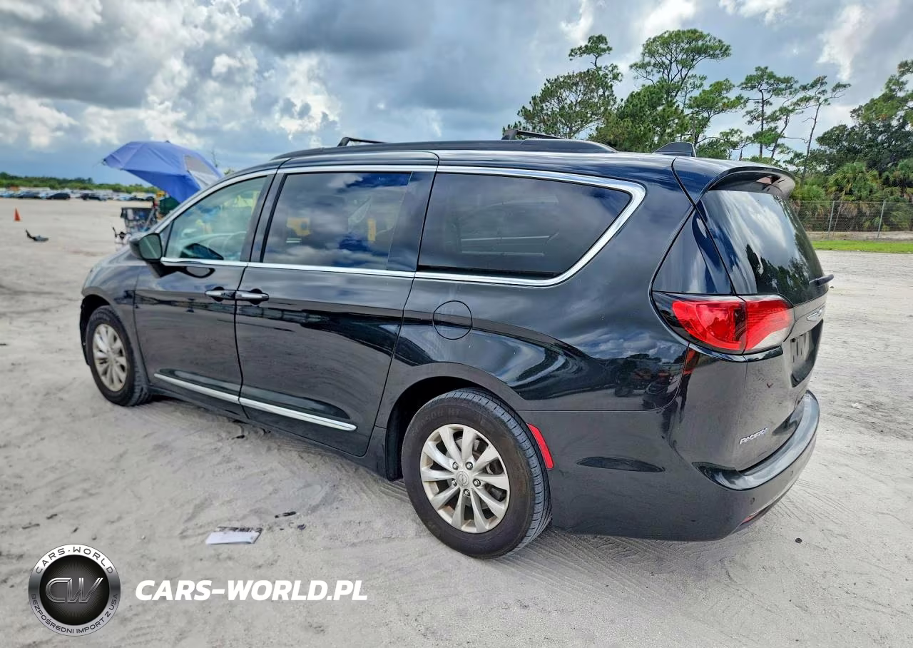 2017 Chrysler Pacifica Touring L VIN:2C4RC1BG1HR803609 - 2