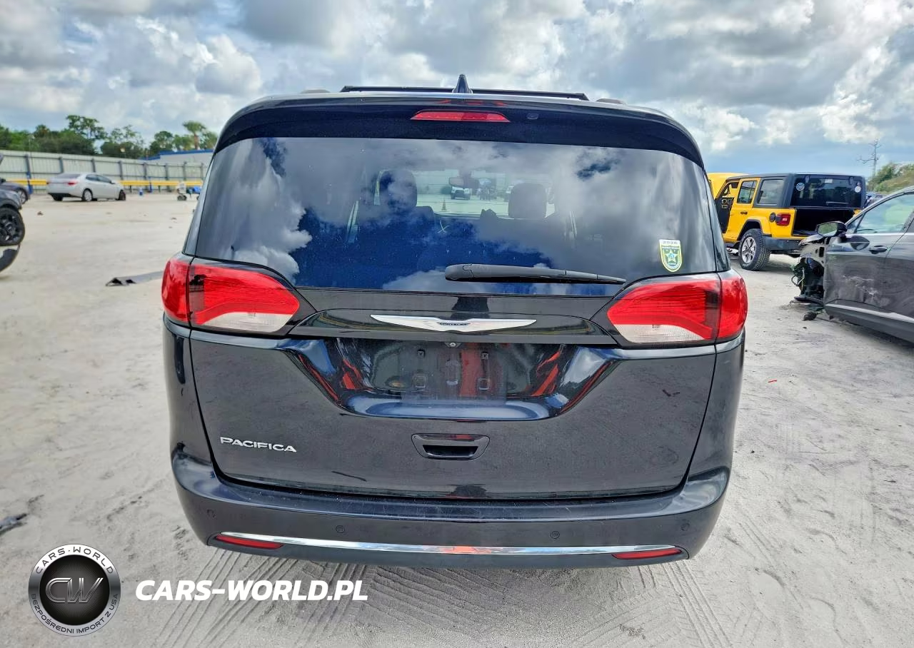 2017 Chrysler Pacifica Touring L VIN:2C4RC1BG1HR803609 - 6