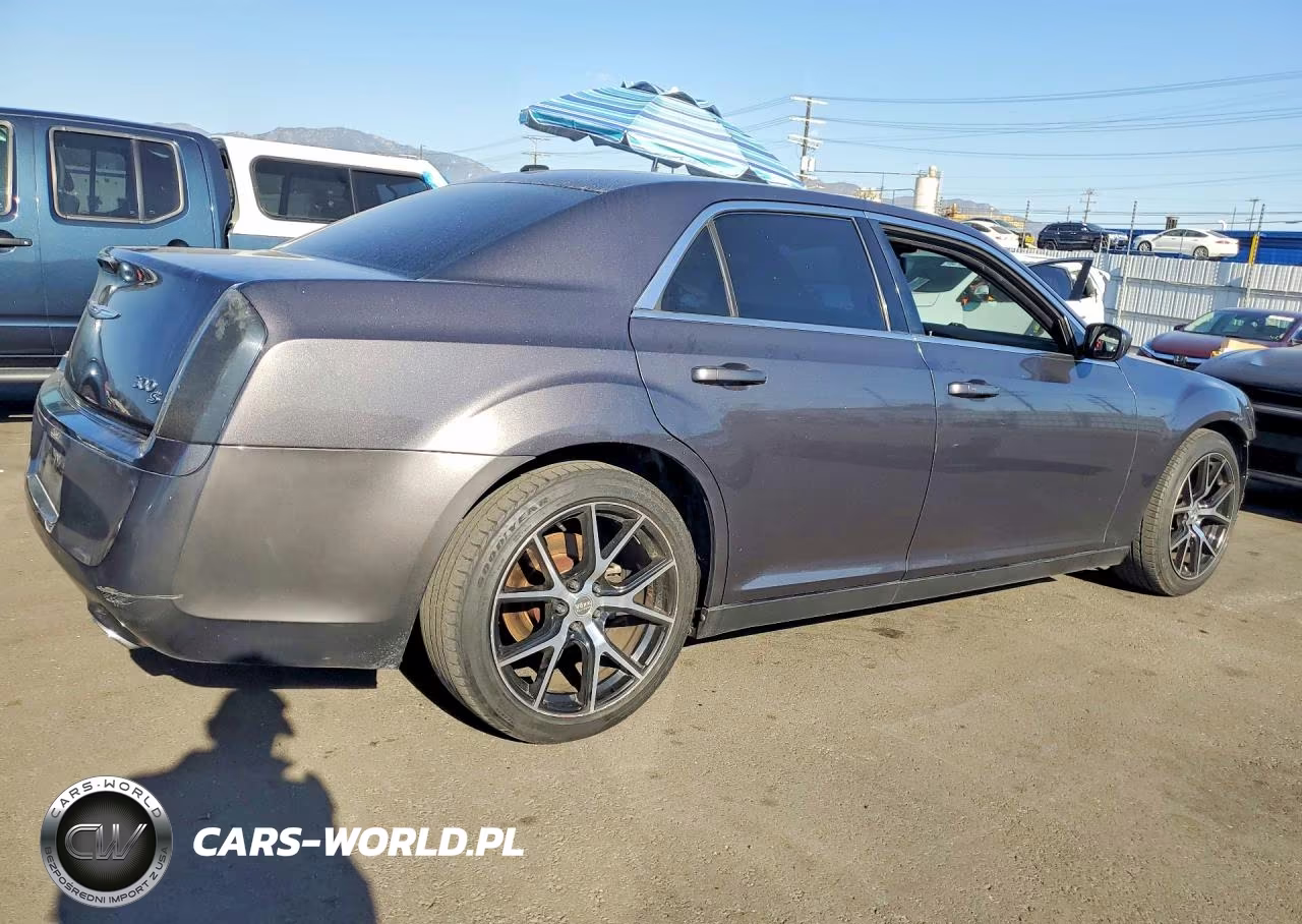 2014 Chrysler 300 S VIN:2C3CCABG4EH118483 - 3