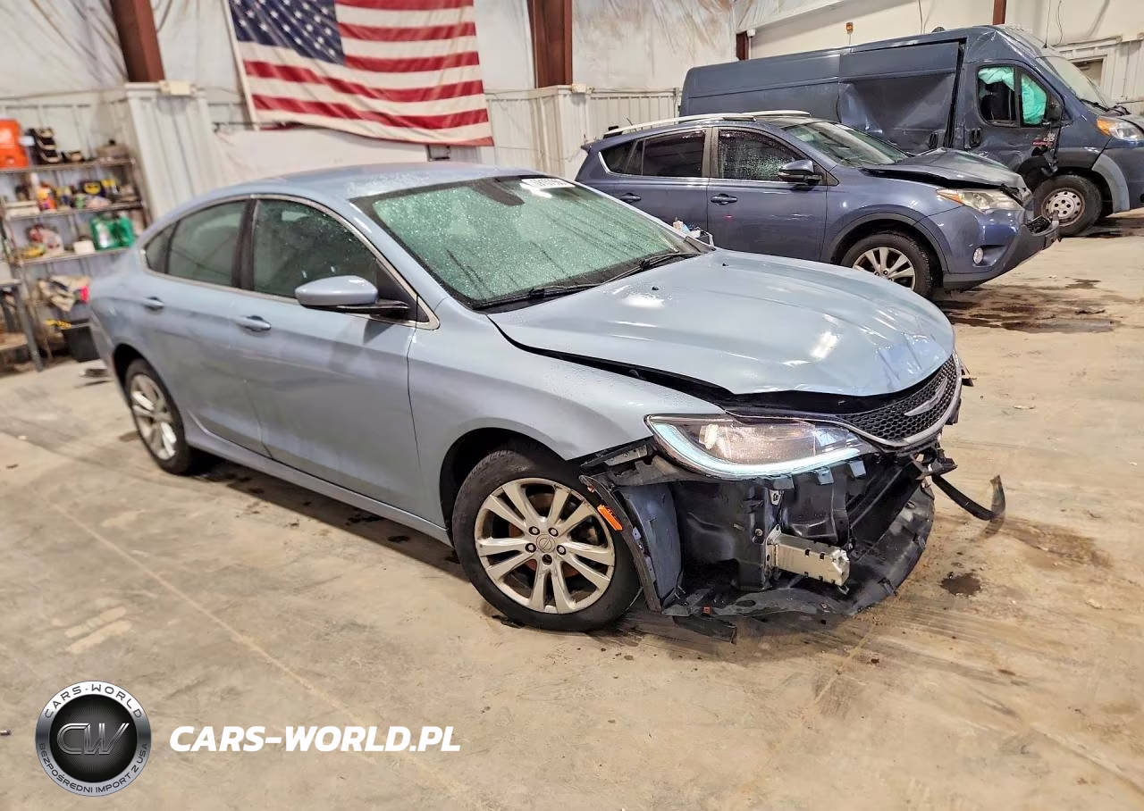 2015 Chrysler 200 Limited VIN:1C3CCCAB2FN680943 - 4
