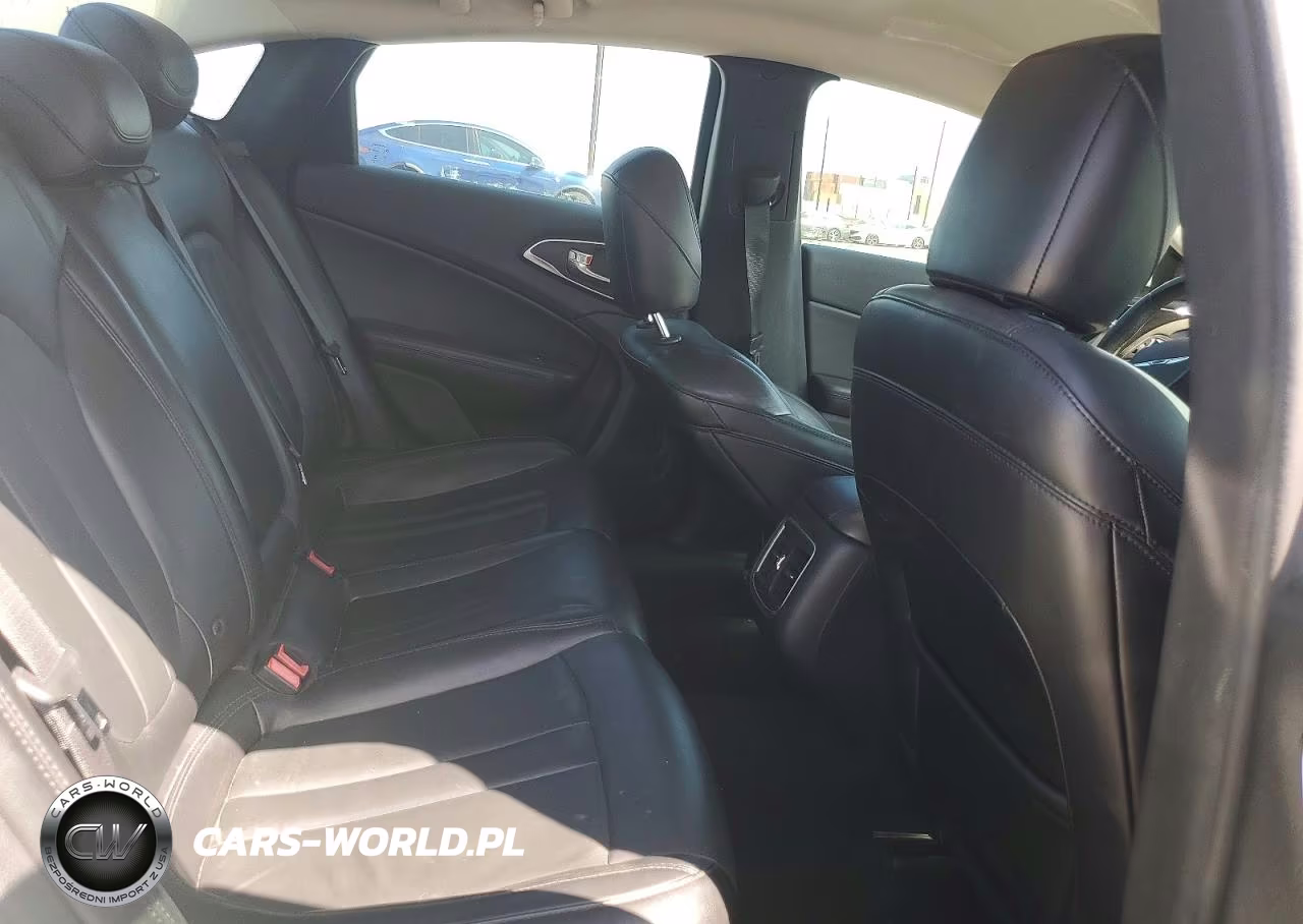 2015 Chrysler 200 C VIN:1C3CCCCB5FN619051 - 10
