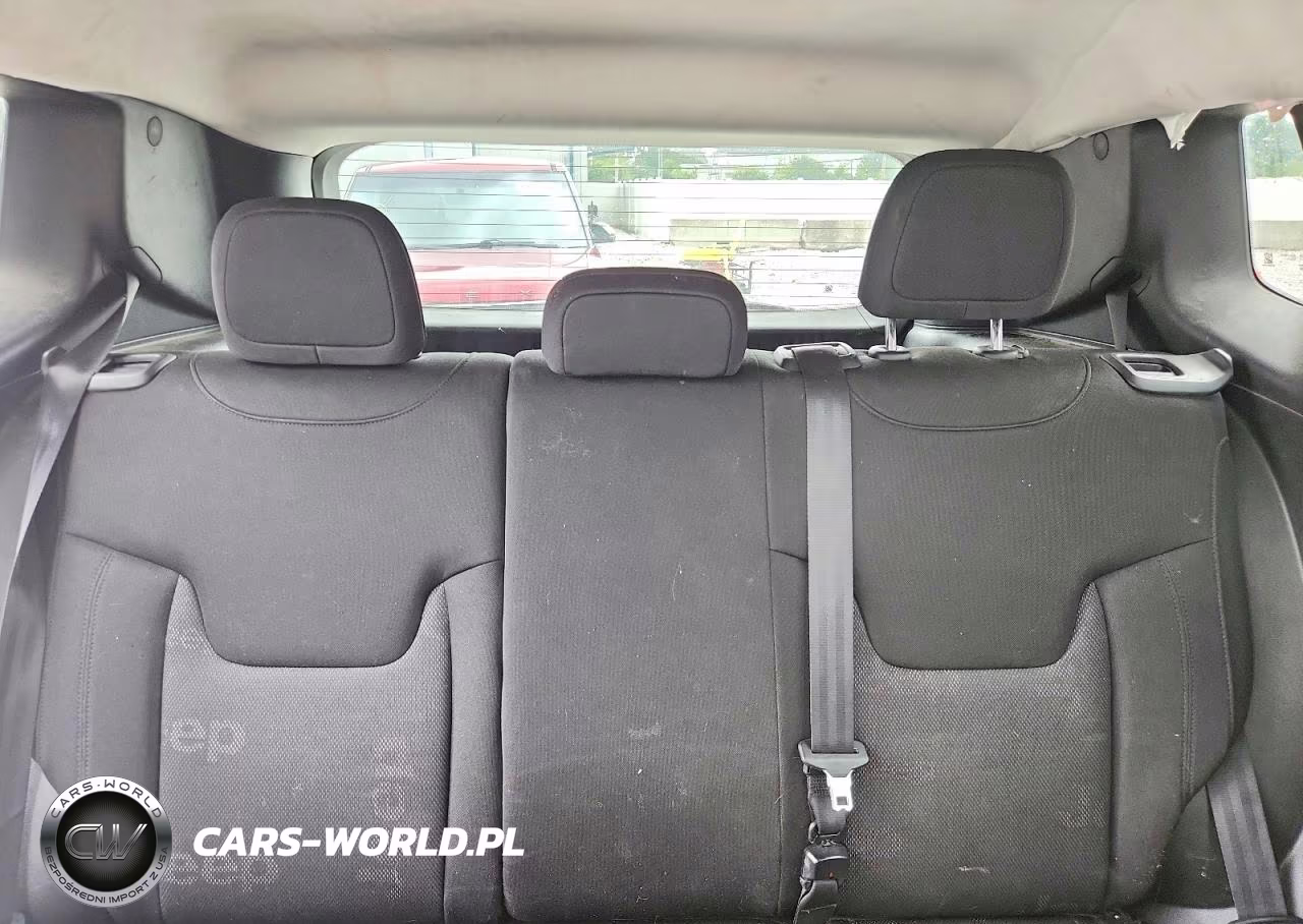 2016 Jeep Renegade Latitude VIN:ZACCJBBT1GPC52244 - 10