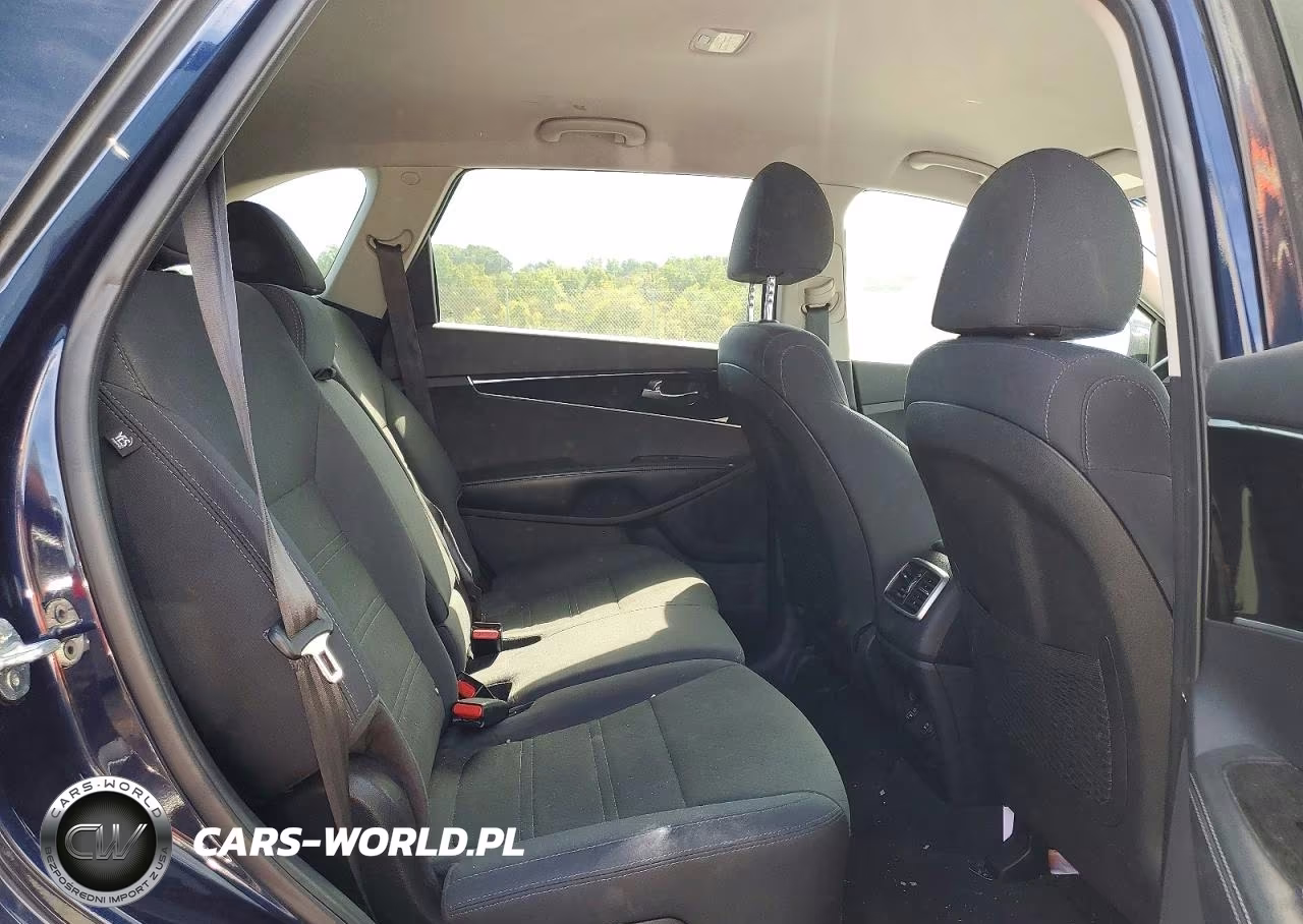 2020 Kia Sorento S VIN:5XYPGDA53LG622005 - 11