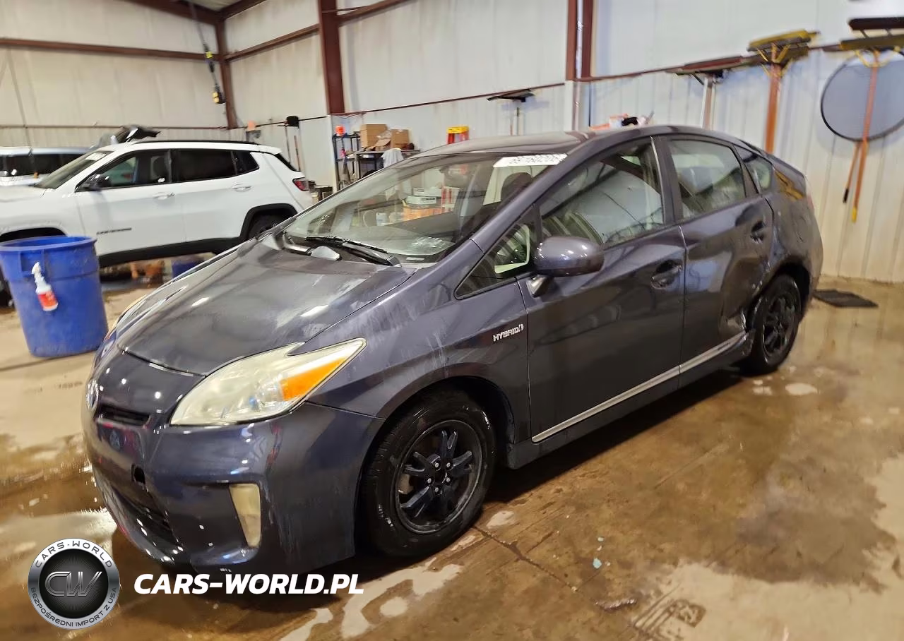 2014 Toyota Prius Three – zdjęcie 1 z 12