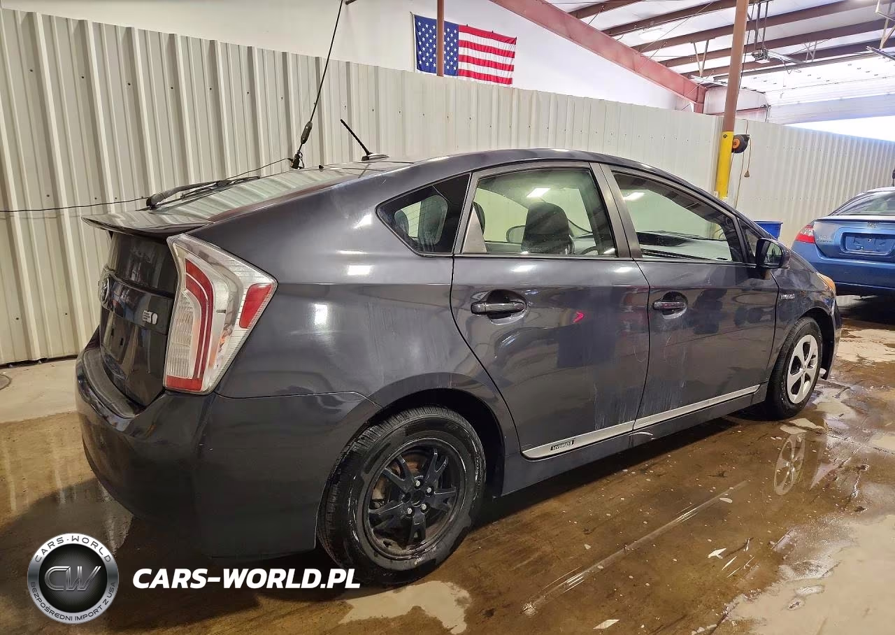 2014 Toyota Prius Three VIN:JTDKN3DU0E1786702 - 3