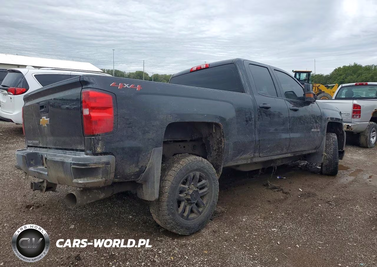 2018 Chevrolet Silverado K2500 Heavy Duty VIN:1GC2KUEY2JZ305943 - 3